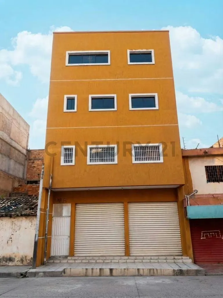 VENTA DE LOCAL COMERCIAL EN PUERTO LA CRUZ - 2