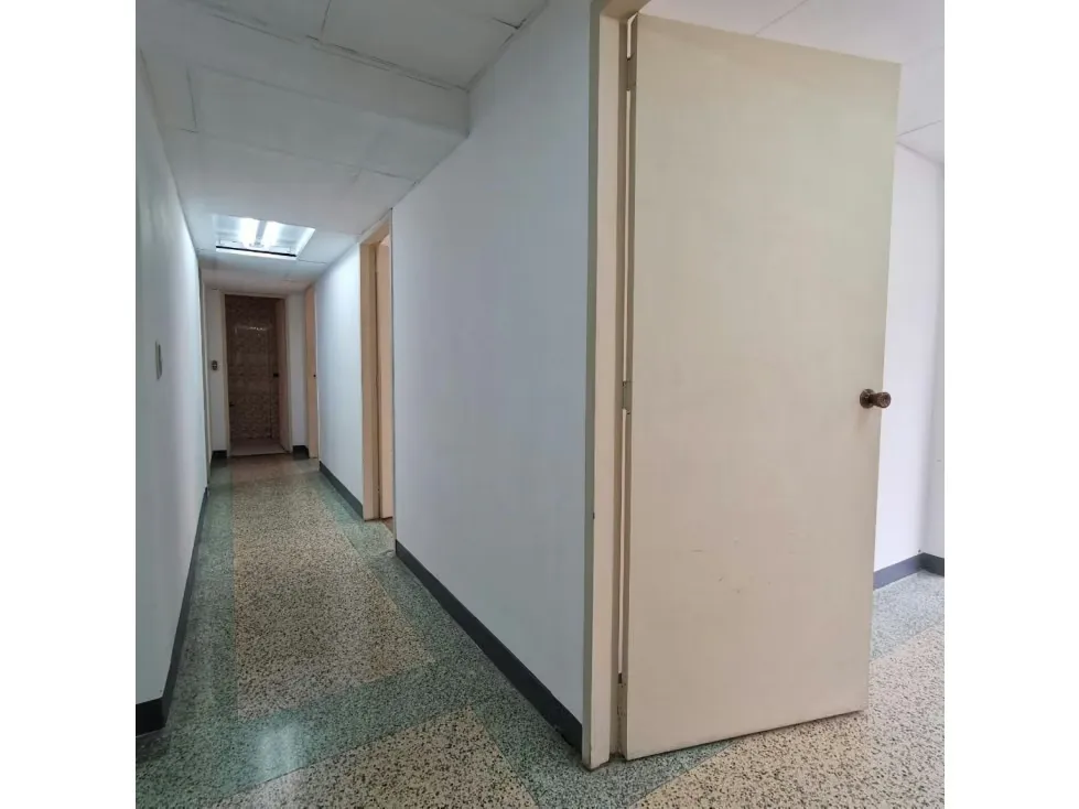 Alquilo Oficina SABANA GRANDE 550$/95m2 muy cerca del metro - 2