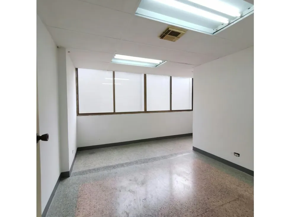 Alquilo Oficina SABANA GRANDE 550$/95m2 muy cerca del metro - 3