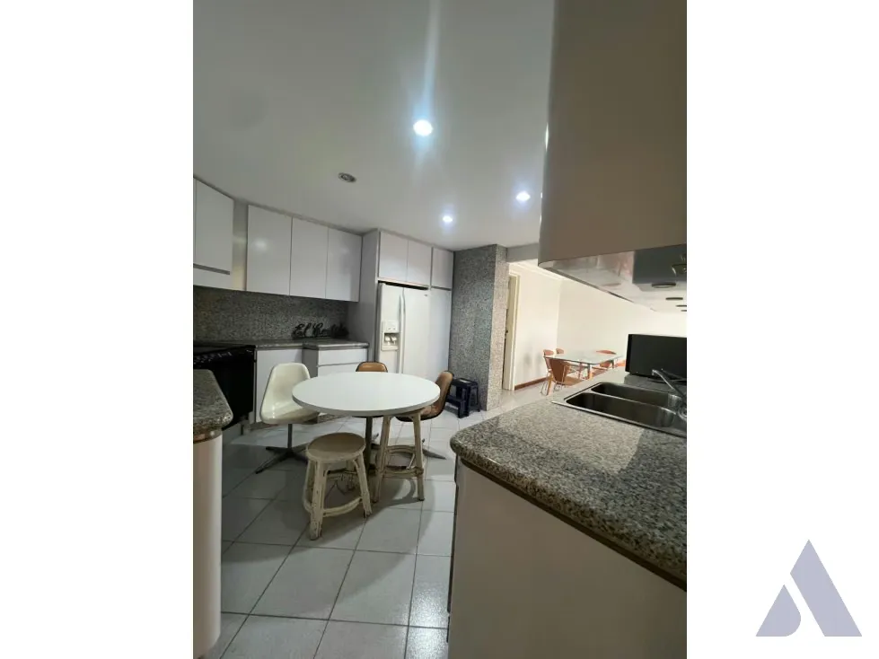 Se vende edificio 1273m2 La Floresta 8364 - 16