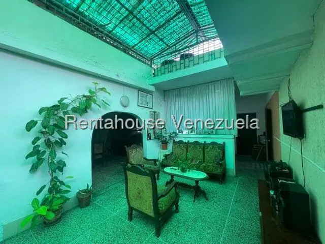 Casa (Multipes Niveles) en Venta en Los Teques, Miranda - 12