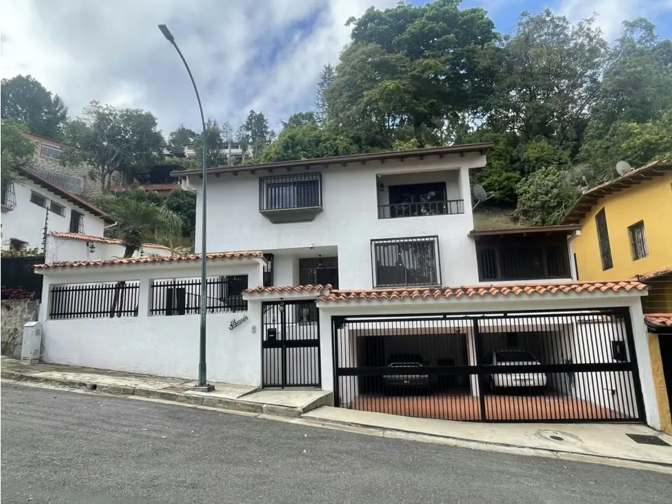 Vendo Casa de 2 Plantas en Los Naranjos