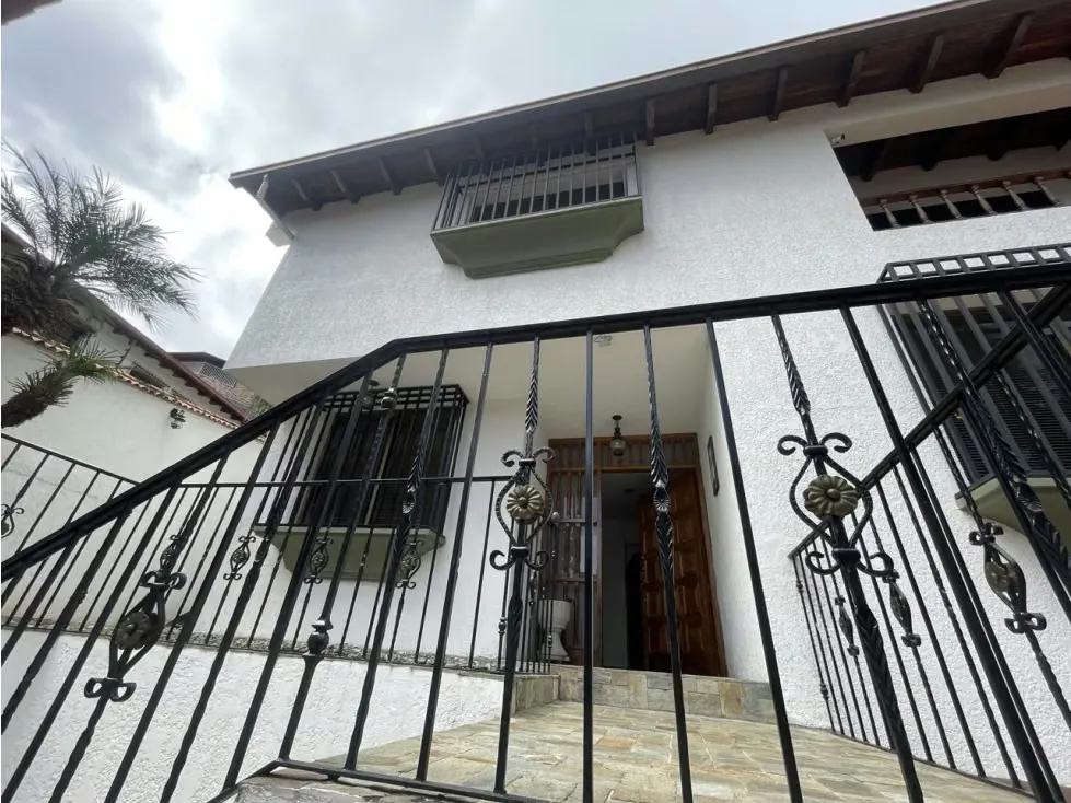 Vendo Casa de 2 Plantas en Los Naranjos - 2