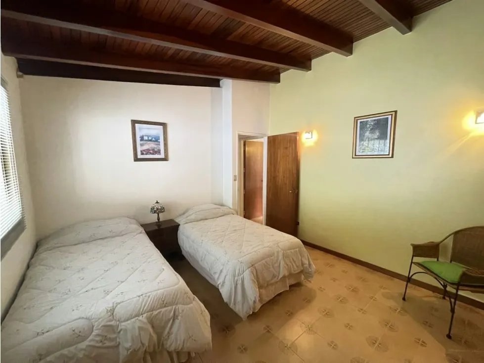 Vendo Casa de 2 Plantas en Los Naranjos - 28