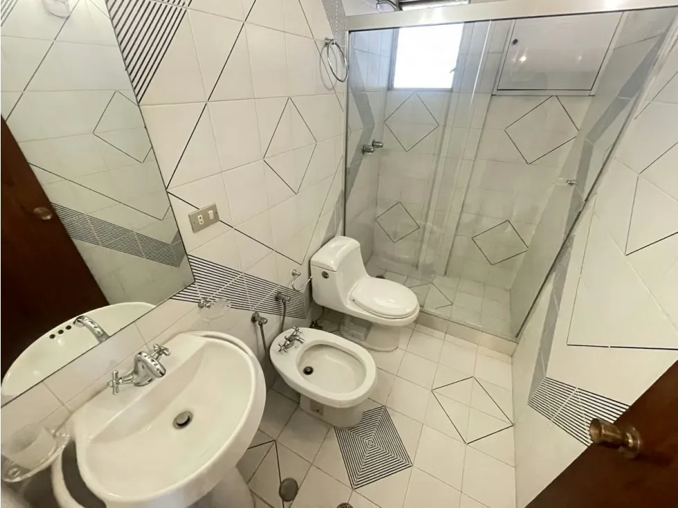 Vendo Casa de 2 Plantas en Los Naranjos - 30