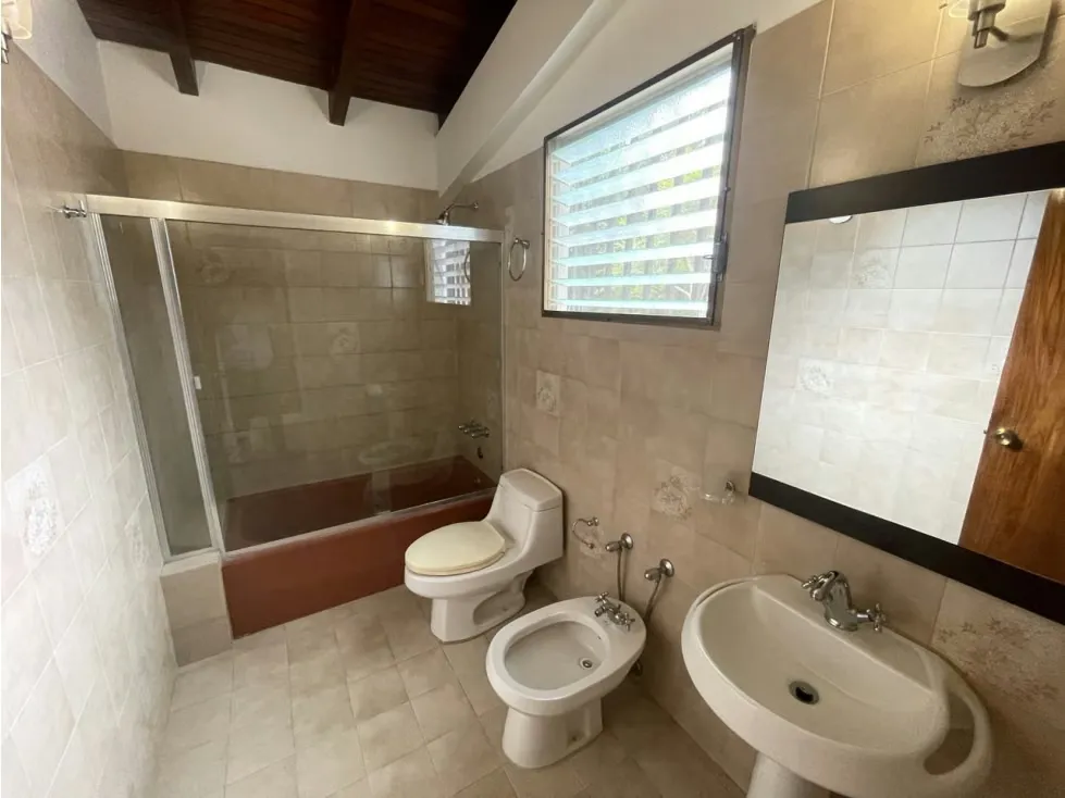 Vendo Casa de 2 Plantas en Los Naranjos - 32
