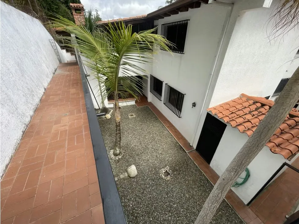 Vendo Casa de 2 Plantas en Los Naranjos - 40