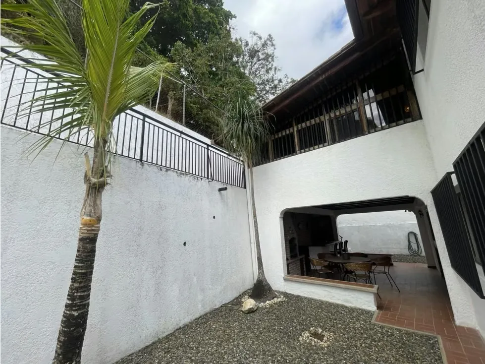 Vendo Casa de 2 Plantas en Los Naranjos - 42