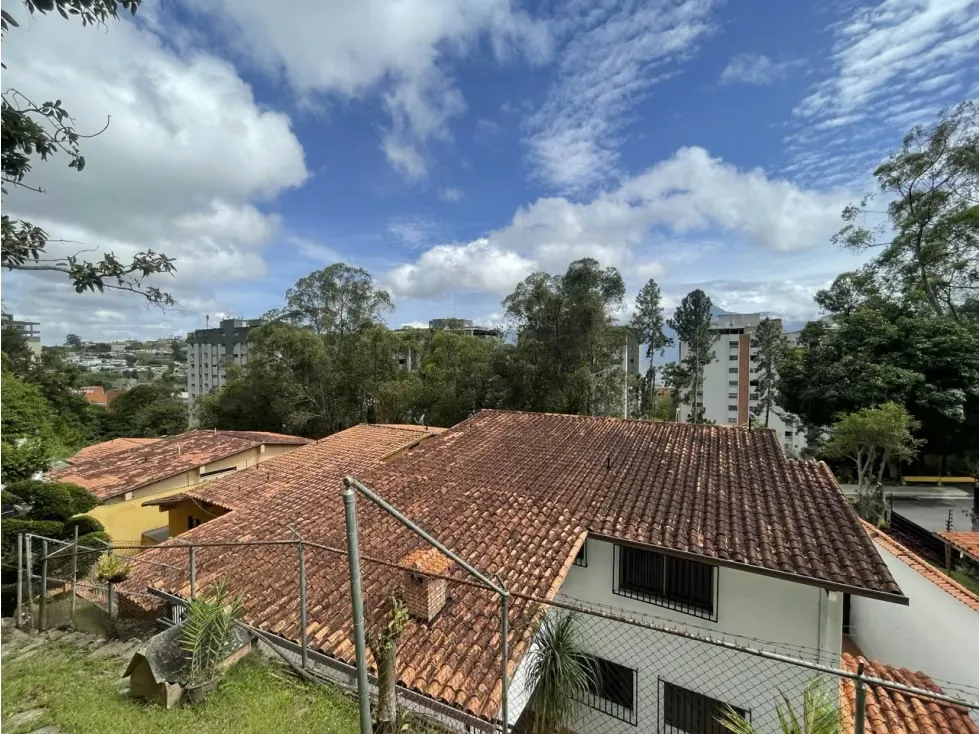 Vendo Casa de 2 Plantas en Los Naranjos - 46