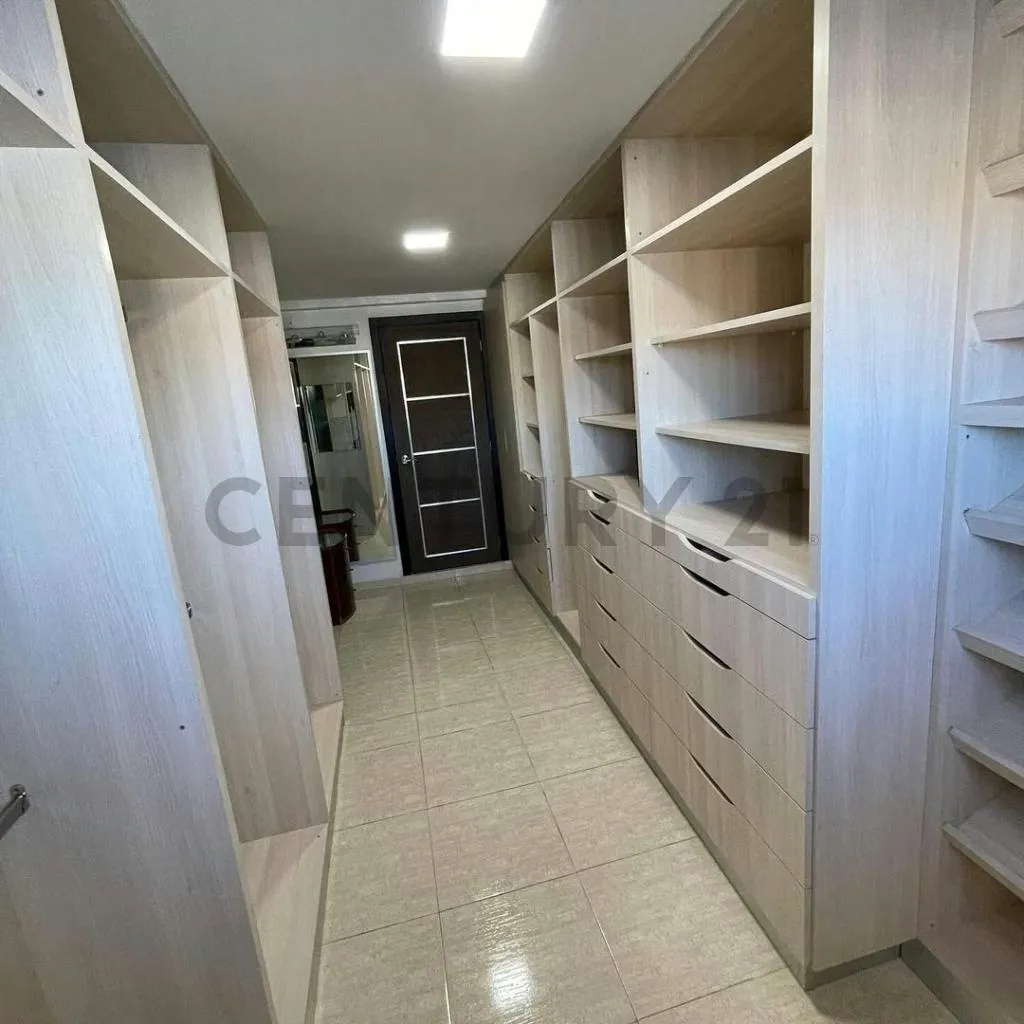 En Alquiler amplio y prestigioso Palafito ubicado en AquaVilla Casa Bote A - 12