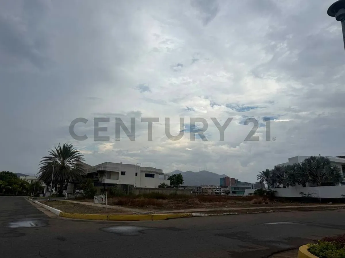 Parcela con canal en venta en el CR Las Villas en Lecheria - 6