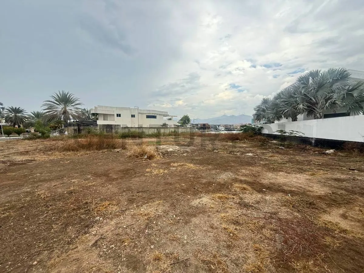 Parcela con canal en venta en el CR Las Villas en Lecheria - 8