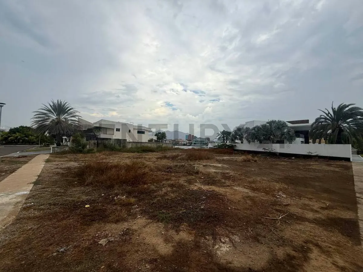 Parcela con canal en venta en el CR Las Villas en Lecheria - 10