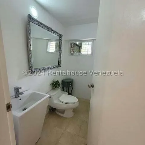 Casa (Multipes Niveles) en Alquiler en Cumbres de Curumo, Distrito Metropolitano - 13