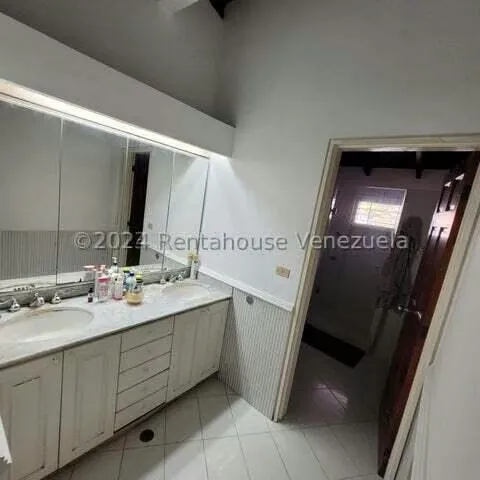 Casa (Multipes Niveles) en Alquiler en Cumbres de Curumo, Distrito Metropolitano - 19