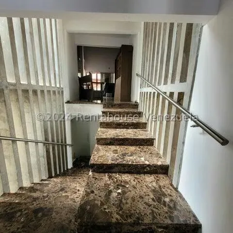 Casa (Multipes Niveles) en Alquiler en Cumbres de Curumo, Distrito Metropolitano - 20