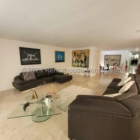 Casa (Multipes Niveles) en Alquiler en Cumbres de Curumo, Distrito Metropolitano - 3