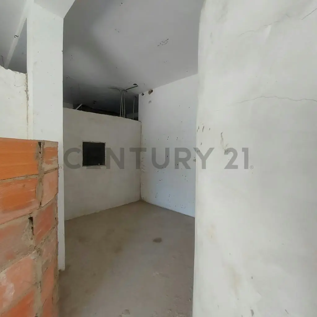 En venta Edificación para uso comercial con Varios Locales en obra Avanzada - 11