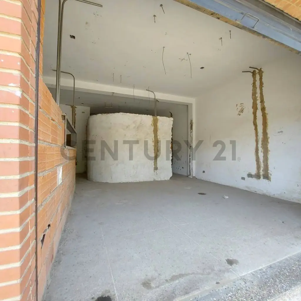 En venta Edificación para uso comercial con Varios Locales en obra Avanzada - 3