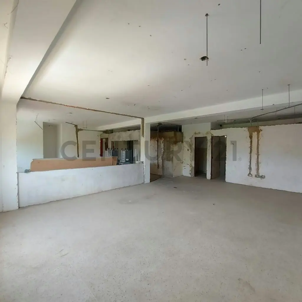En venta Edificación para uso comercial con Varios Locales en obra Avanzada - 4