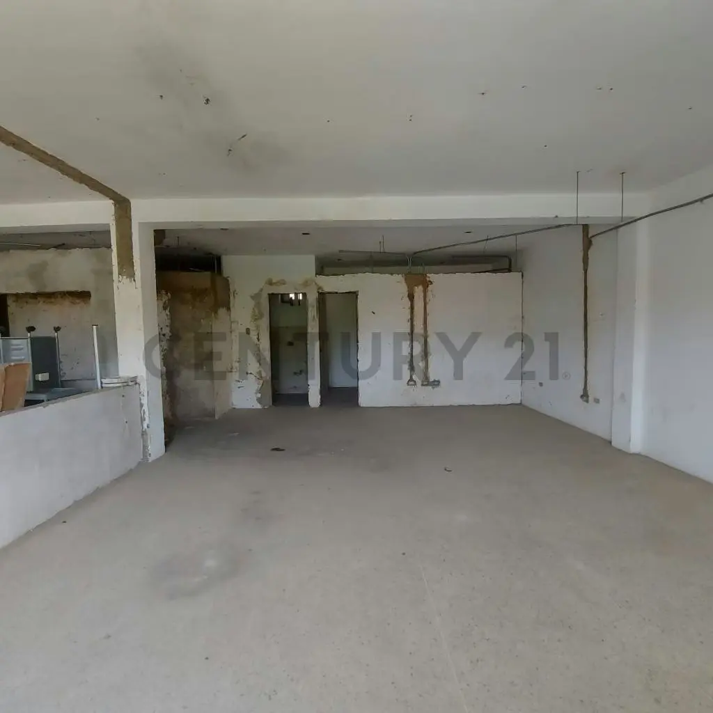 En venta Edificación para uso comercial con Varios Locales en obra Avanzada - 5