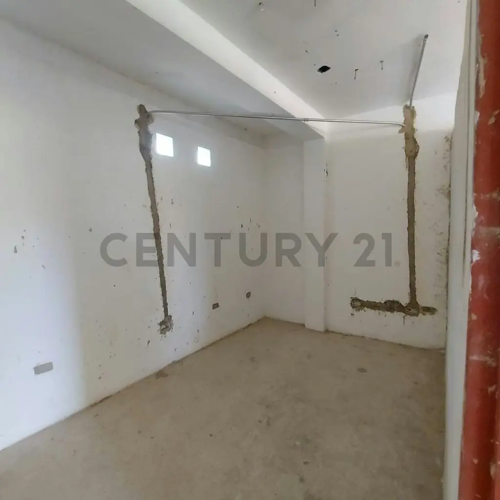 En venta Edificación para uso comercial con Varios Locales en obra Avanzada - 6
