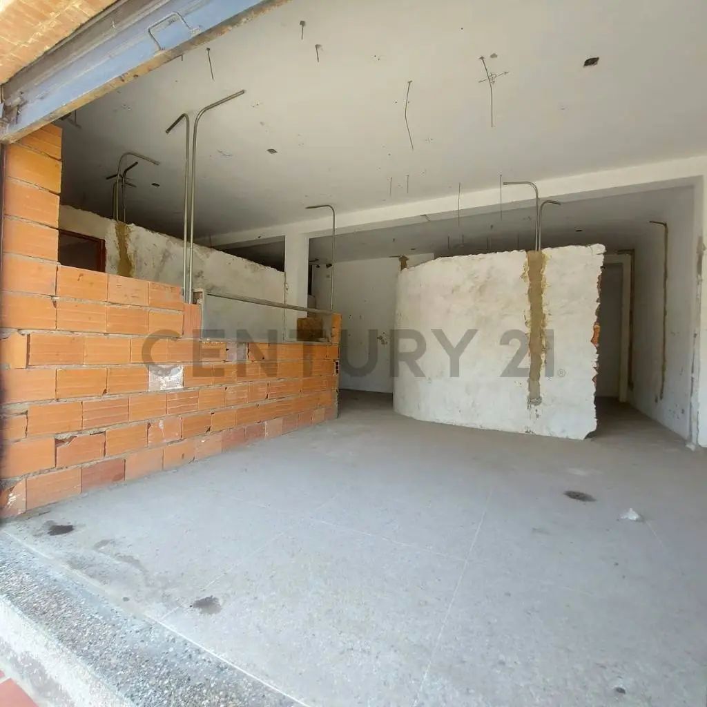 En venta Edificación para uso comercial con Varios Locales en obra Avanzada - 9