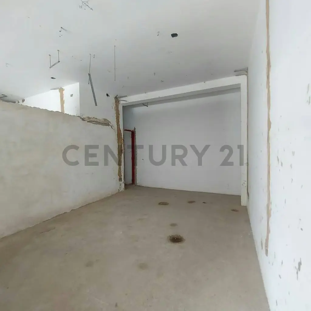 En venta Edificación para uso comercial con Varios Locales en obra Avanzada - 10