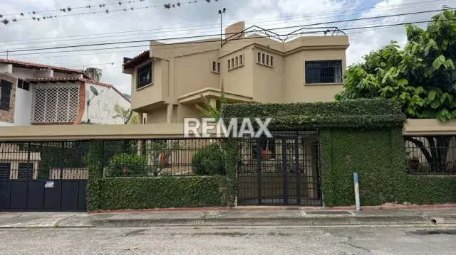 Quinta en la Urb el Country ubicada en la tercera entrada . - 3