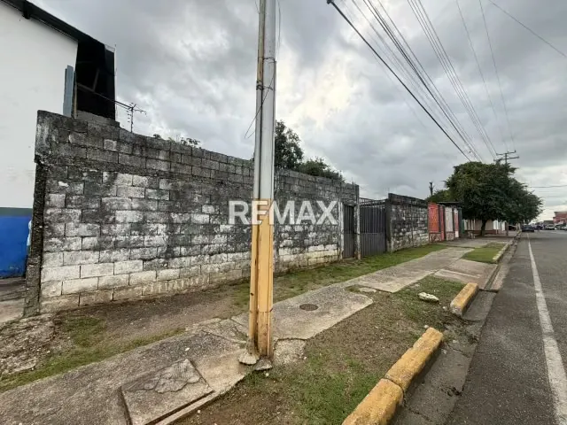 TERRENO EN VENTA - 2