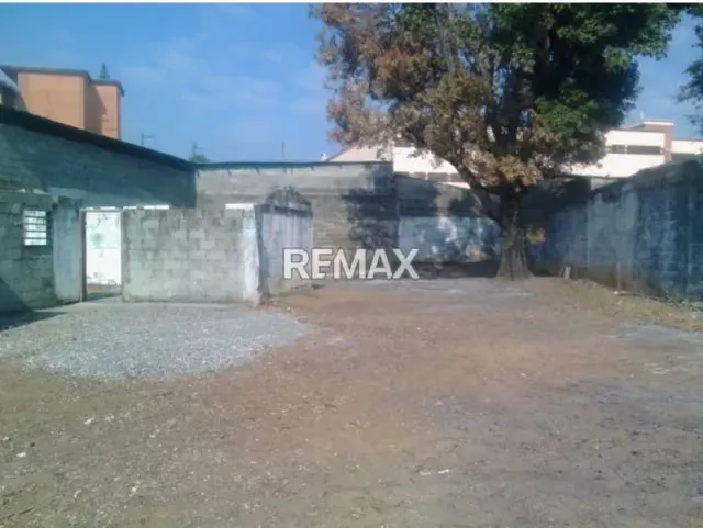 TERRENO EN VENTA - 4