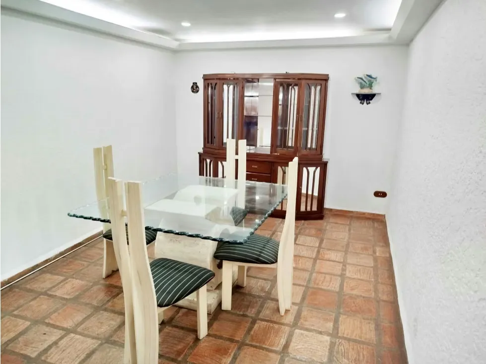 Amplia Y Hermosa Casa En Venta En Prados Del Este 619mts/3h+s/5b+s/6pe - 10