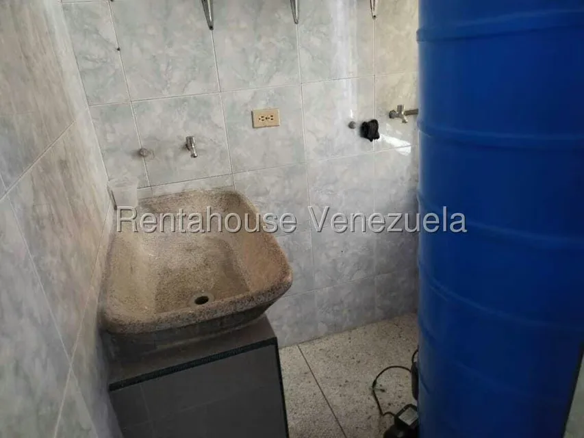 Apartamento (1 Nivel) en Alquiler en Centro, Lara - 11