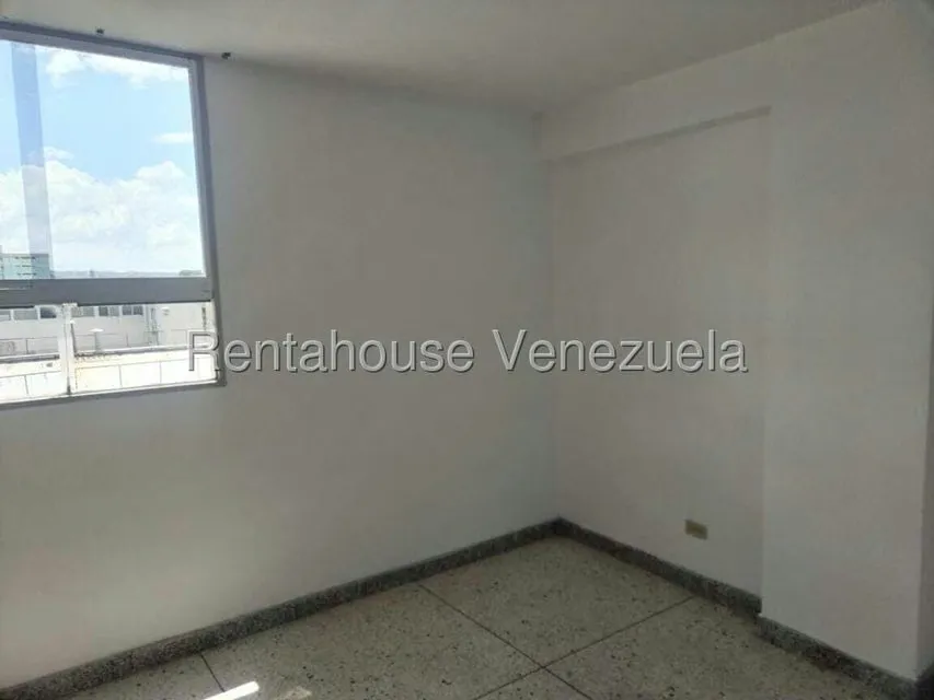 Apartamento (1 Nivel) en Alquiler en Centro, Lara - 12