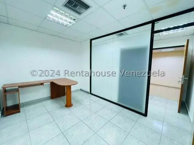 Oficina en Alquiler en Avenida Bolivar, Aragua - 2