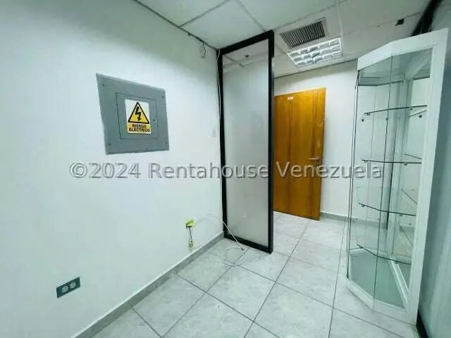Oficina en Alquiler en Avenida Bolivar, Aragua - 3