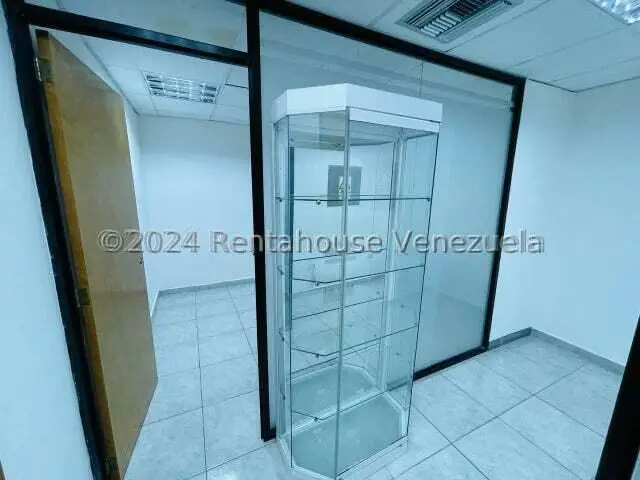 Oficina en Alquiler en Avenida Bolivar, Aragua - 5