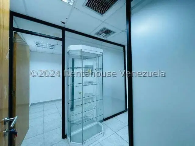 Oficina en Alquiler en Avenida Bolivar, Aragua - 6