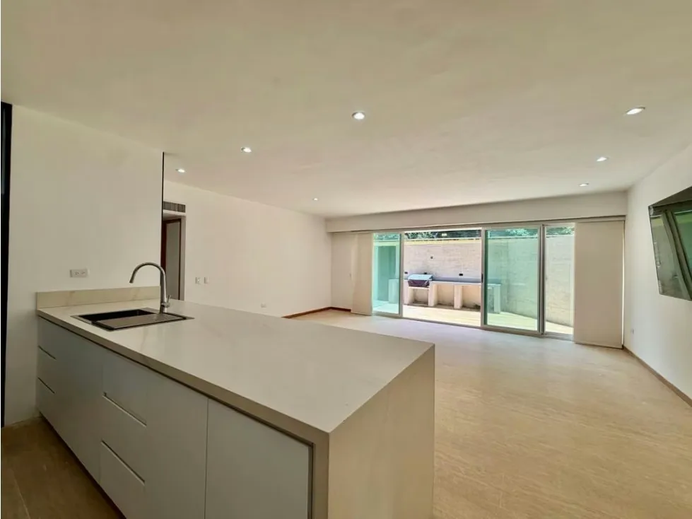 Se alquila PB 150m2 2h/3b/2p Lomas de Las Mercedes - 2