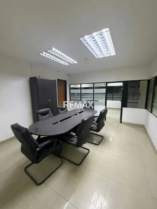 GALPÓN CON OFICINAS EN ALQUILER - 3