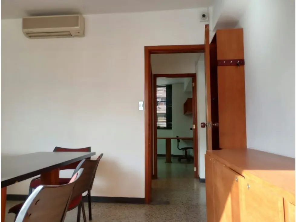 AMPLIA OFICINA EN VENTA BOULEVARD DE SABANA GRANDE 112M2 - 9