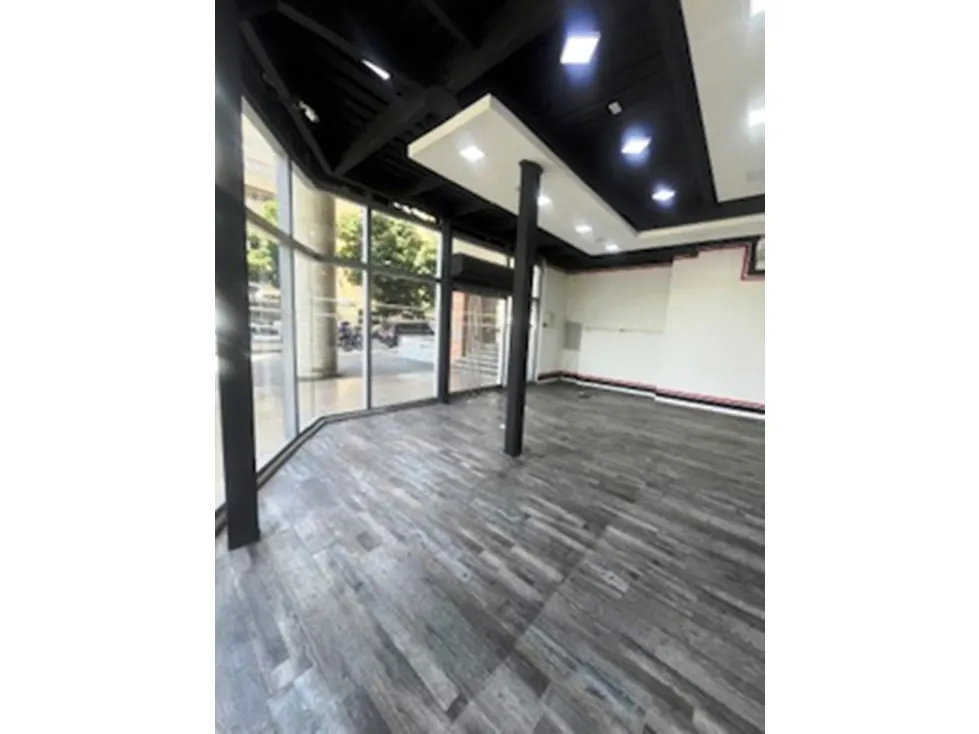 LOCAL COMERCIAL - LOS DOS CAMINOS - 182 Mts2 - 2
