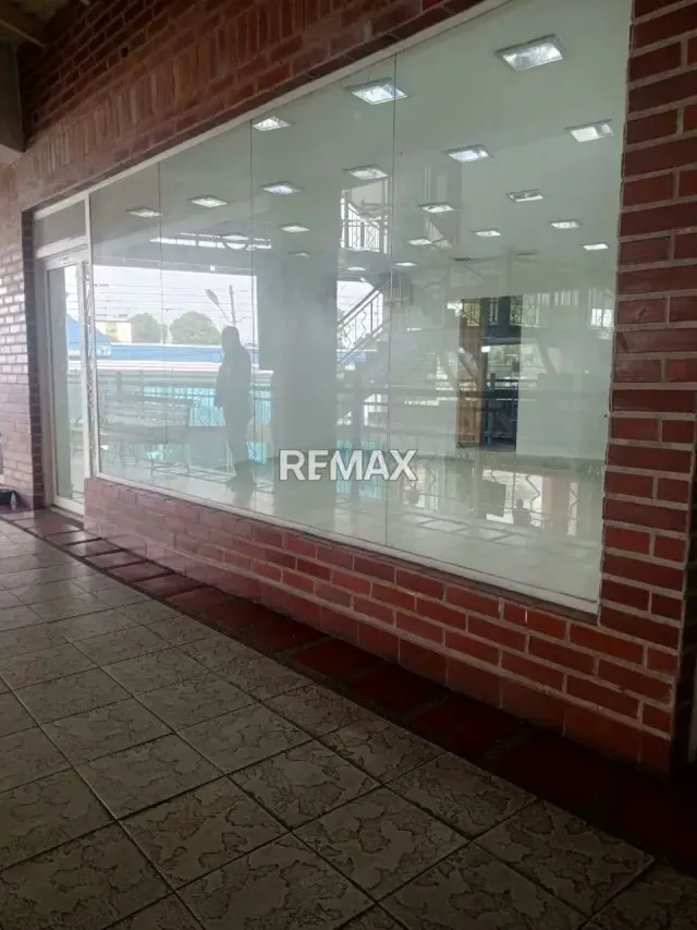 LOCAL COMERCIAL EN ALQUILER C.C GRAN SAN ANTONIO - 4