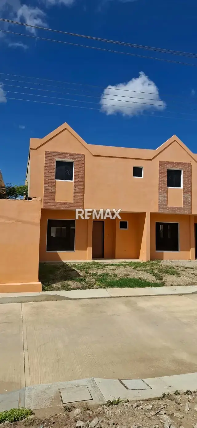 Townhouse en venta conjunto residencial Las Trinitarias Guacara
