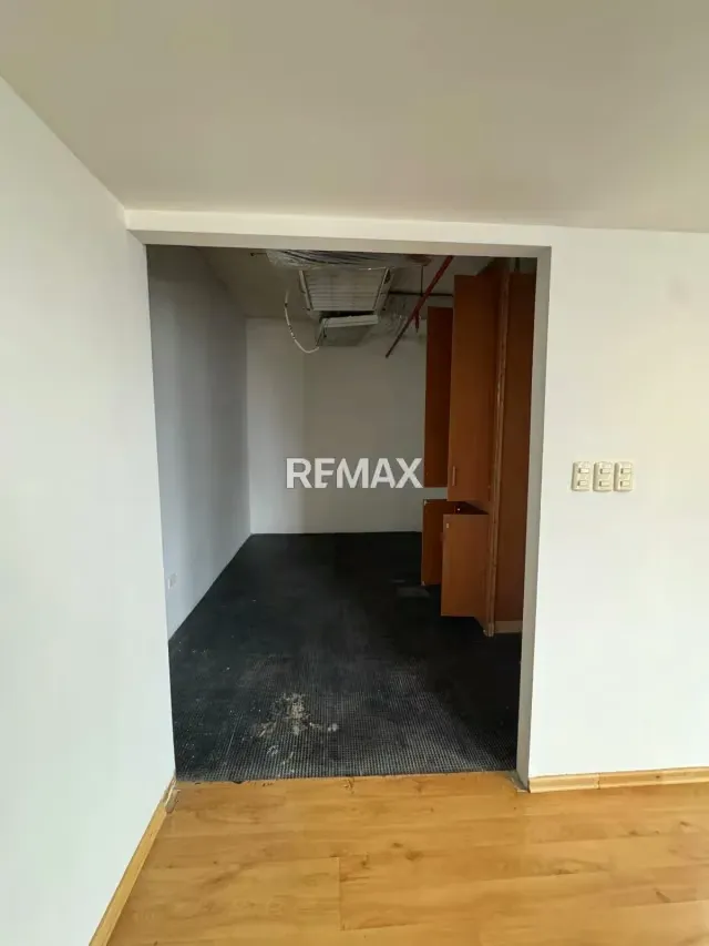 Ubicación Estratégica y Confort Corporativo: Oficina Amoblada de 363,37 m² en Torre Provincial Chacao - 11