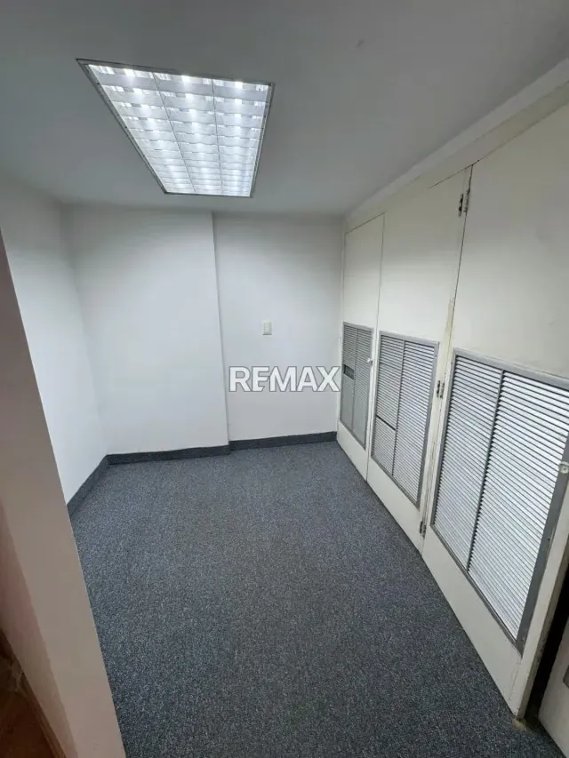 Ubicación Estratégica y Confort Corporativo: Oficina Amoblada de 363,37 m² en Torre Provincial Chacao - 19