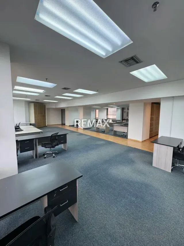 Ubicación Estratégica y Confort Corporativo: Oficina Amoblada de 363,37 m² en Torre Provincial Chacao - 3