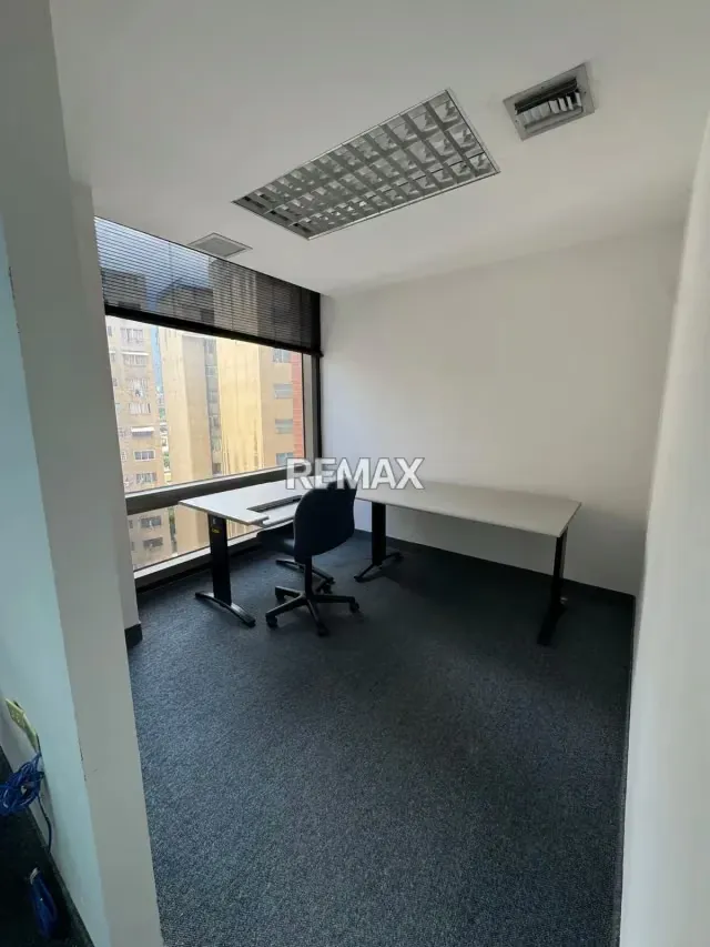 Ubicación Estratégica y Confort Corporativo: Oficina Amoblada de 363,37 m² en Torre Provincial Chacao - 9