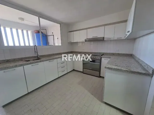 Apartamento en Venta Resistencias Mar Caribe, Av. El Milagro - 4