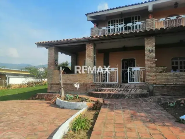 En Venta Amplia casa Posada con un ambiente y clima agradable, decoración Campestre y Artesanal, ubicado en la vía principal carretera Sanare - Tocuyo.